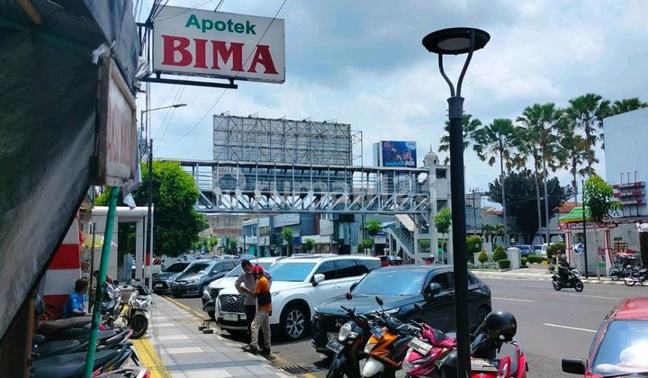 3-Story Shophouse on Gajah Mada Street, Jember, SHM, Area 373 m² 2