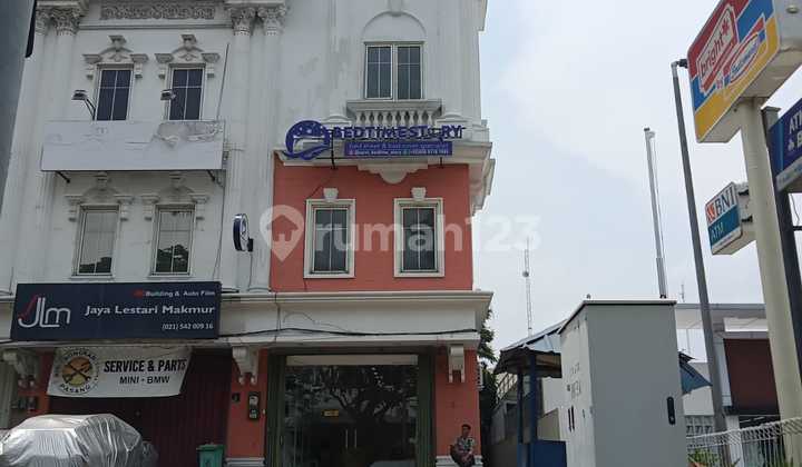 Ruko 3 Lantai Hook Di Ruko Paramount Boulevard, Jl. Boulevard Gading Serpong, Curug Sangereng, Kelapa Dua, Tangerang, Banten, Indonesia, 15810, Gading Serpong 85.0 M²