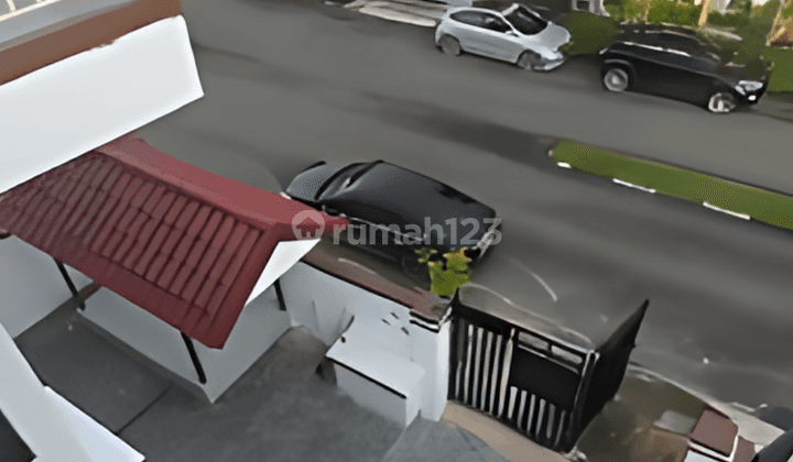 Dijual sewa Rumah di Dutamas Row Jalan Lebar 2