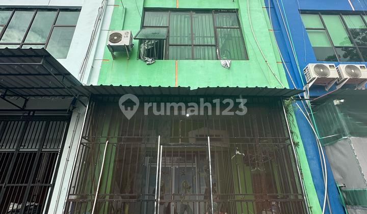 For Sale Quick Shop House Fully Renovated Ready for Living and Business in Batam Center