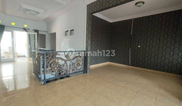  Rumah Mewah 2 Lantai Semi Furnished SHM di Jalan Merkuri Bandungdi Jual Rugi, Bandung 2