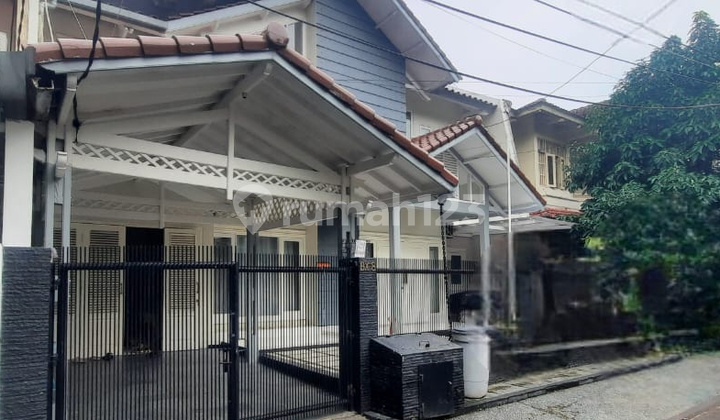 Rumah Asri Semi Furnished di Bona Indah. Ada Pool.