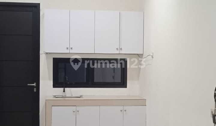 Rumah Minimalis Putih, Cantik, Dalam Cluster Di Serua 2