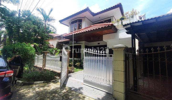 Spesial Rumah 2 Lantai Sangat Terawat Bona Indah, Jarang Ada.