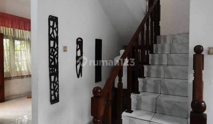 Spesial Rumah 2 Lantai Sangat Terawat Bona Indah, Jarang Ada.
