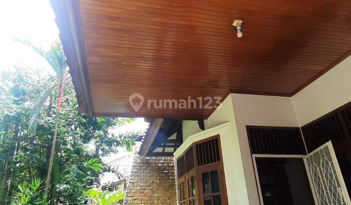 Spesial Rumah 2 Lantai Sangat Terawat Bona Indah, Jarang Ada.