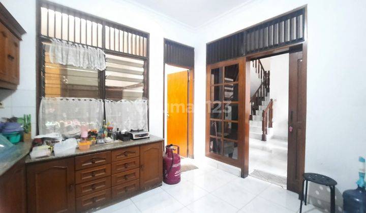 Spesial Rumah 2 Lantai Sangat Terawat Bona Indah, Jarang Ada.
