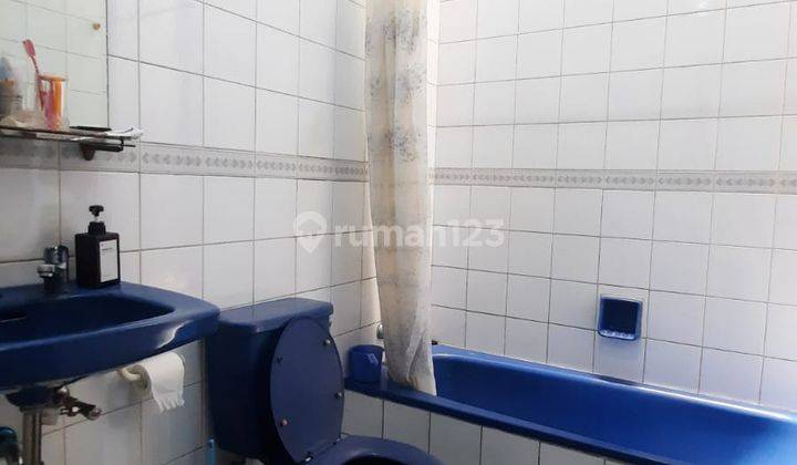 Spesial Rumah 2 Lantai Sangat Terawat Bona Indah, Jarang Ada.