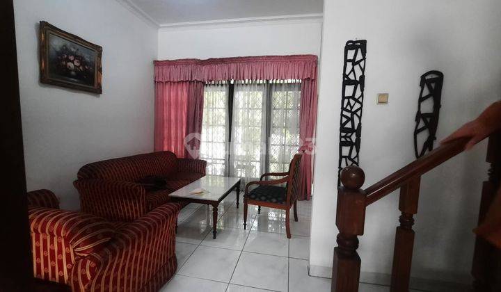 Spesial Rumah 2 Lantai Sangat Terawat Bona Indah, Jarang Ada.