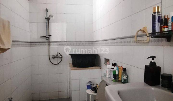 Spesial Rumah 2 Lantai Sangat Terawat Bona Indah, Jarang Ada.