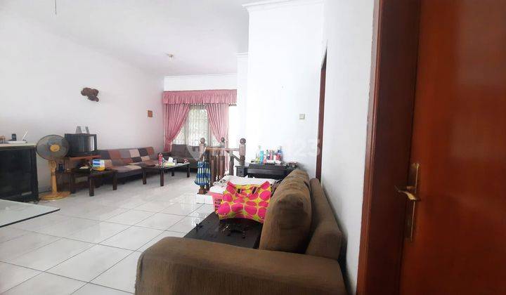 Spesial Rumah 2 Lantai Sangat Terawat Bona Indah, Jarang Ada.