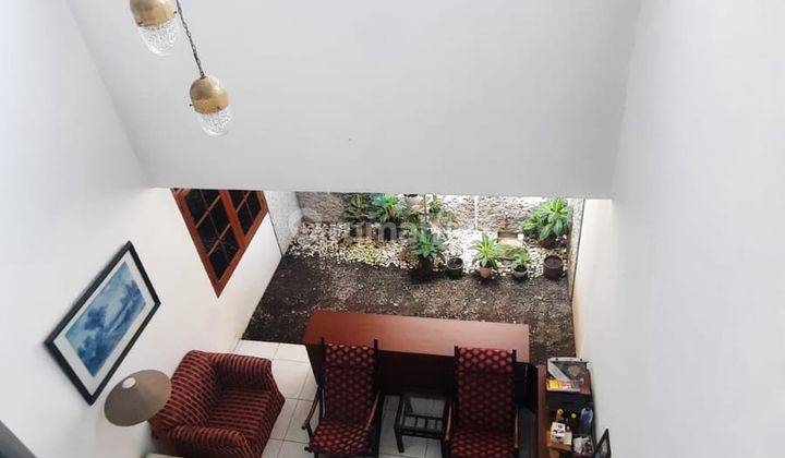 Spesial Rumah 2 Lantai Sangat Terawat Bona Indah, Jarang Ada.