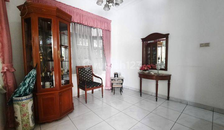 Spesial Rumah 2 Lantai Sangat Terawat Bona Indah, Jarang Ada.