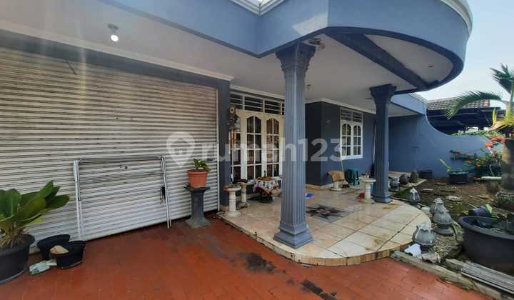 Cool House in Front of the Field in Pamulang Permai.