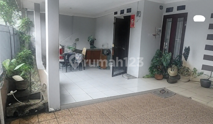 Rumah Bagus 2 Lantai Unfurnished di Cinere. 