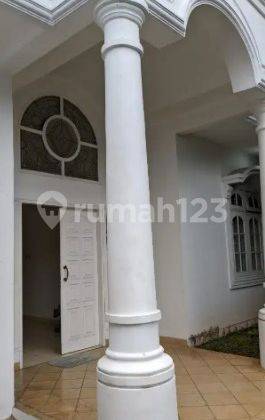 Rumah Bagus dan Asri, Semi Furnished di Lebak Bulus.  1