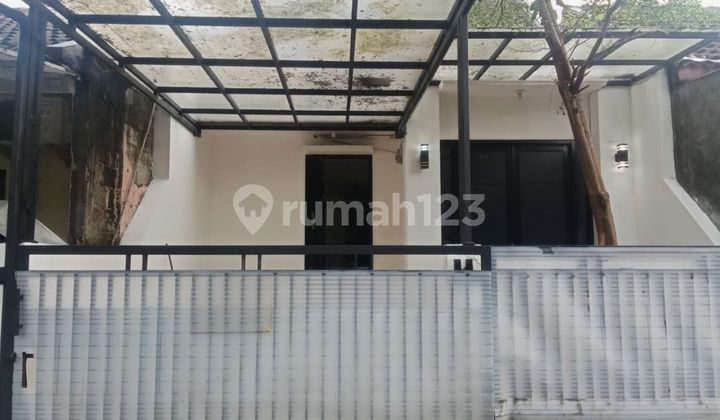 Rumah Minimalis Putih, Cantik, Dalam Cluster Di Serua 1