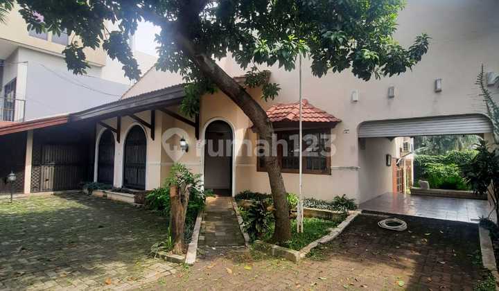 Rumah Bergaya Spanish Style di Lebak Bulus. Unfurnished.
