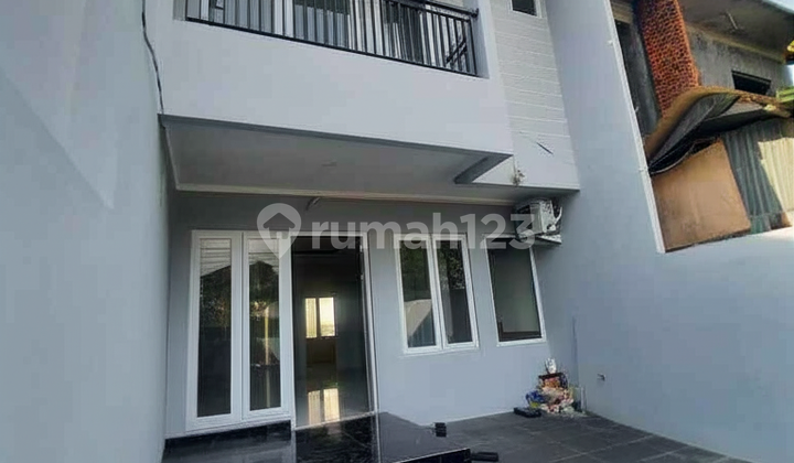 Rumah 2 Lantai Minimalis Baru di Cireundeu. Bagus. Tidak Banjir.