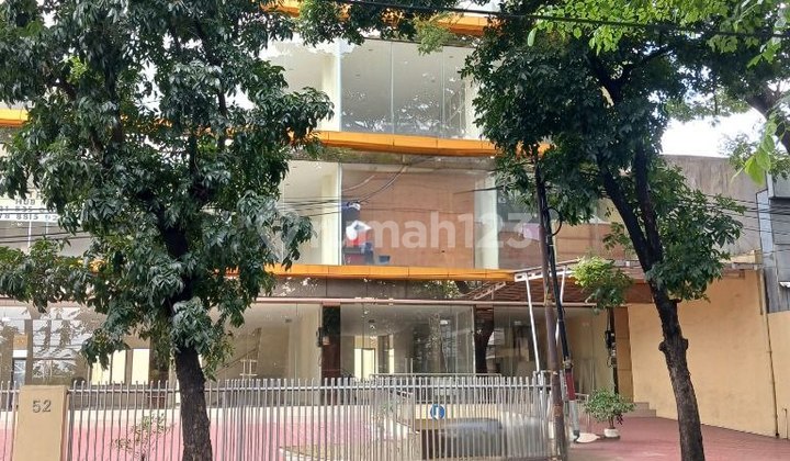 For Rent: 4-Story Shop House in a Strategic Location by the Main Road @ Ciputat, Kebayoran Lama, South Jakarta 2