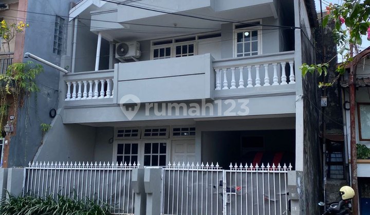 Jual Rumah 2 Lantai 7 X 14 M² @ Kemanggisan Jakarta Barat