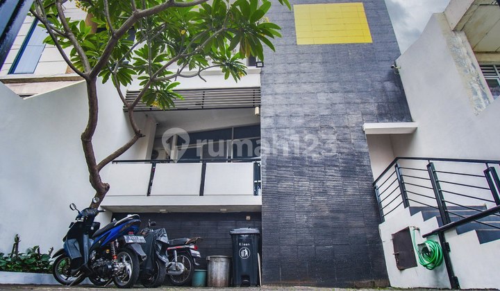 For Sale: 20-Room Boarding House in a Strategic Location, Ideal for Investment in Palmerah Kemanggisan, West Jakarta 2