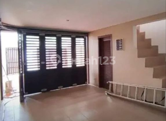 Quick Sale 2.5-Story House in Kemang, Jl. Bungur Kemang, South Jakarta 2