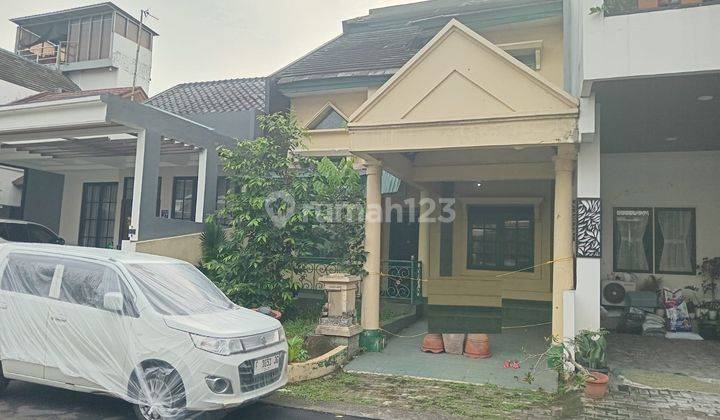 Rumah Strategis 2,5 Lantai SHM Kota Wisata Cibubur 1