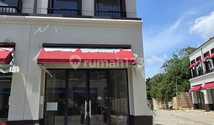 Ready-to-Use Shophouse in Commercial Area, Serpong Ready-to-Use Shophouse in Commercial Area, Serpong