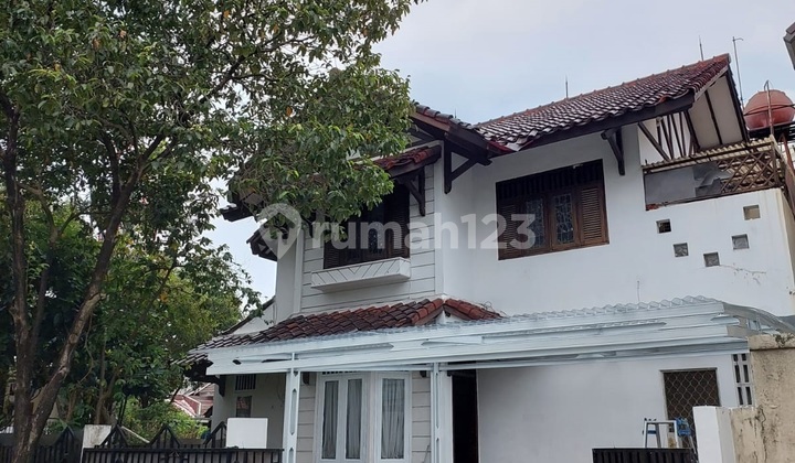 Rumah hoek lokasi premium depan taman di pisok bintaro Jaya