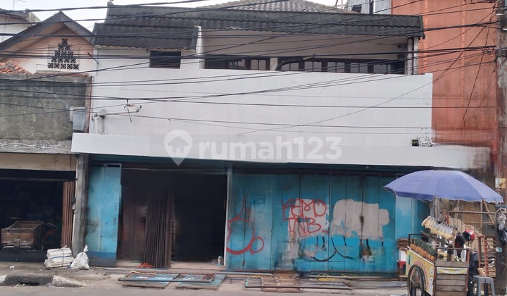 Strategic shop house ready for use in Kebayoran Lama.