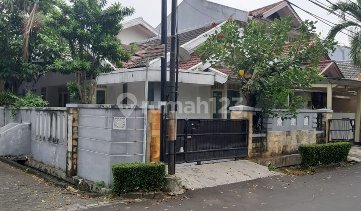 Rumah Siap Huni Dengan Halaman Luas Di Bintaro Sektor 4 2