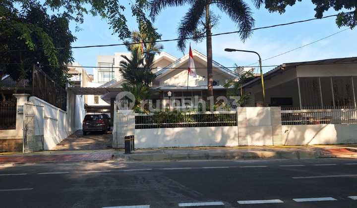 Rumah Lux Siap Huni, Lokasi Strategis di Tebet