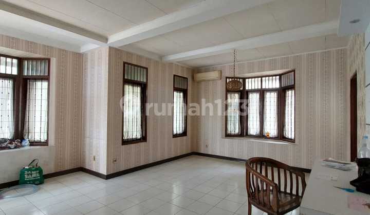 Rumah hoek lokasi premium depan taman di pisok bintaro Jaya 2