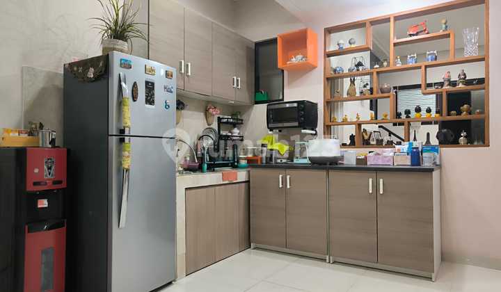 Rumah 2 Lantai Di Regency Melati Mas