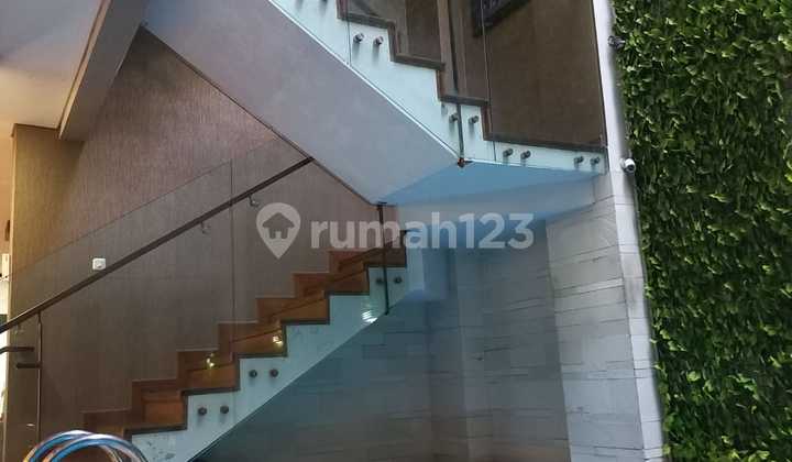 Rumah 3 Lantai Mewah Di Gading Serpong