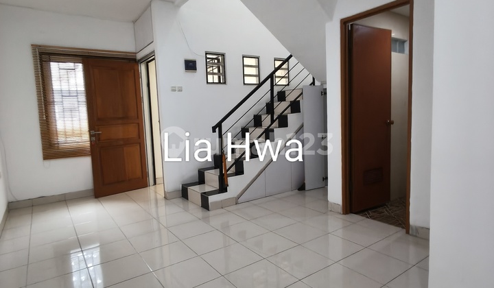 Rumah 2 Lantai Rapih Terawat di Villa Melati Mas Serpong