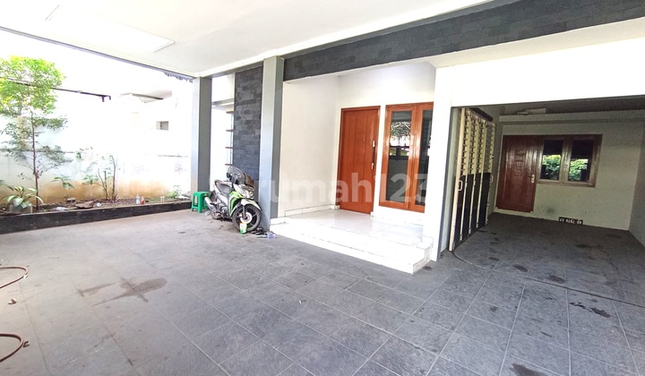 Rumah 2 Lantai Lokasi 2 Jalur di Villa Melati Mas