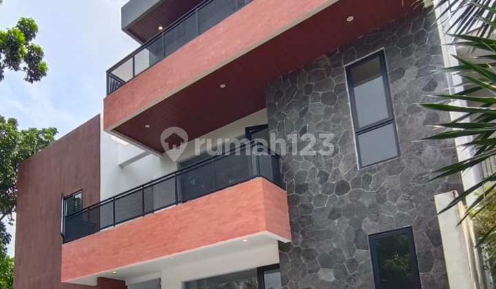 Rumah Mewah 3 Lantai Di Alam Sutera Serpong Rumah Mewah 3 Lantai Di Alam Sutera Serpong