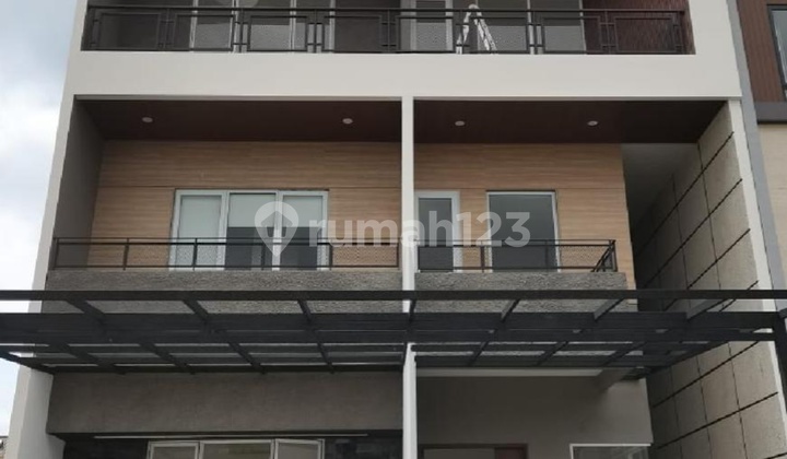 Rumah 3 Lantai Semi Furnish Di Alam Sutera Serpong