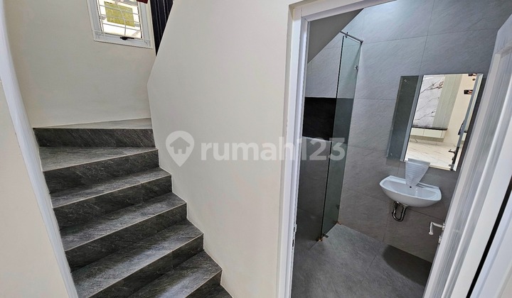2-Story House In BSD Delatinos Serpong 2