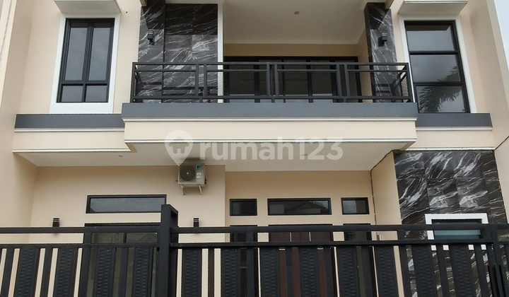 Rumah Baru 2 Lantai di Melati Mas Serpong