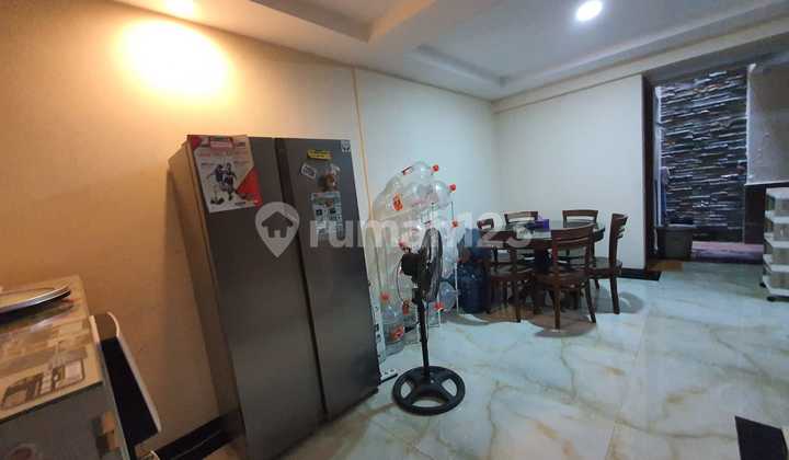 Rumah Bagus 3 Lantai 2