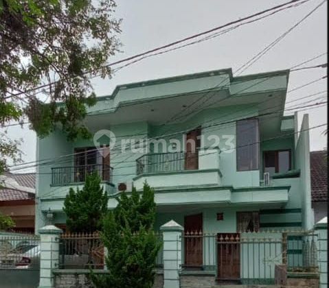 Rumah 2 Lantai Dalam komplek Elite 