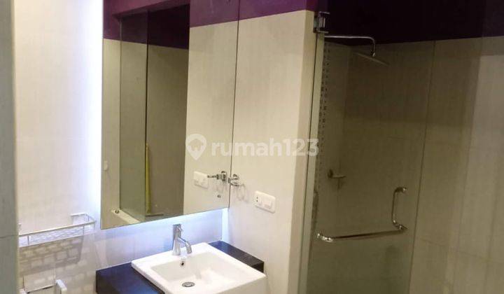 Rumah 3,5 Lantai Dekat Mall 2