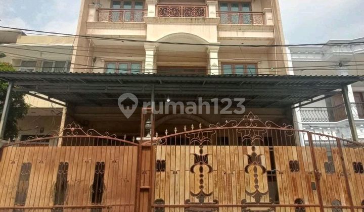 Nice House 3.5 Floors