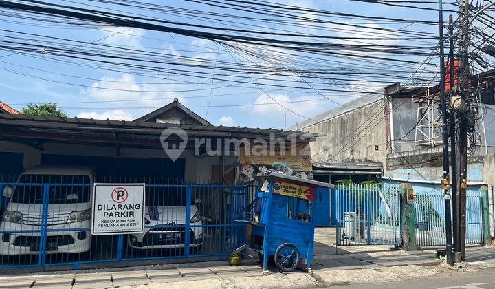 Rumah Pinggir Jalan Raya 2