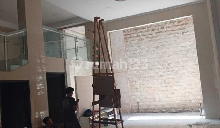 Rumah Sewa 3 Lantai 2