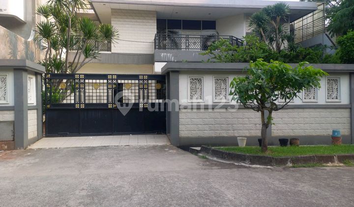 Nice 2-Story House Nice 2-Story House