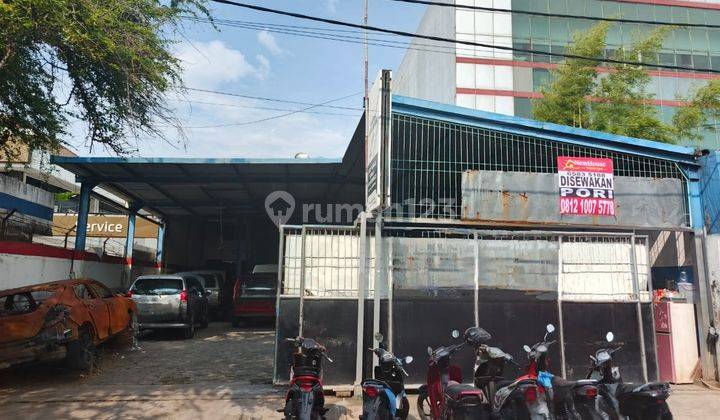 Gudang Di Jalan Raya 1